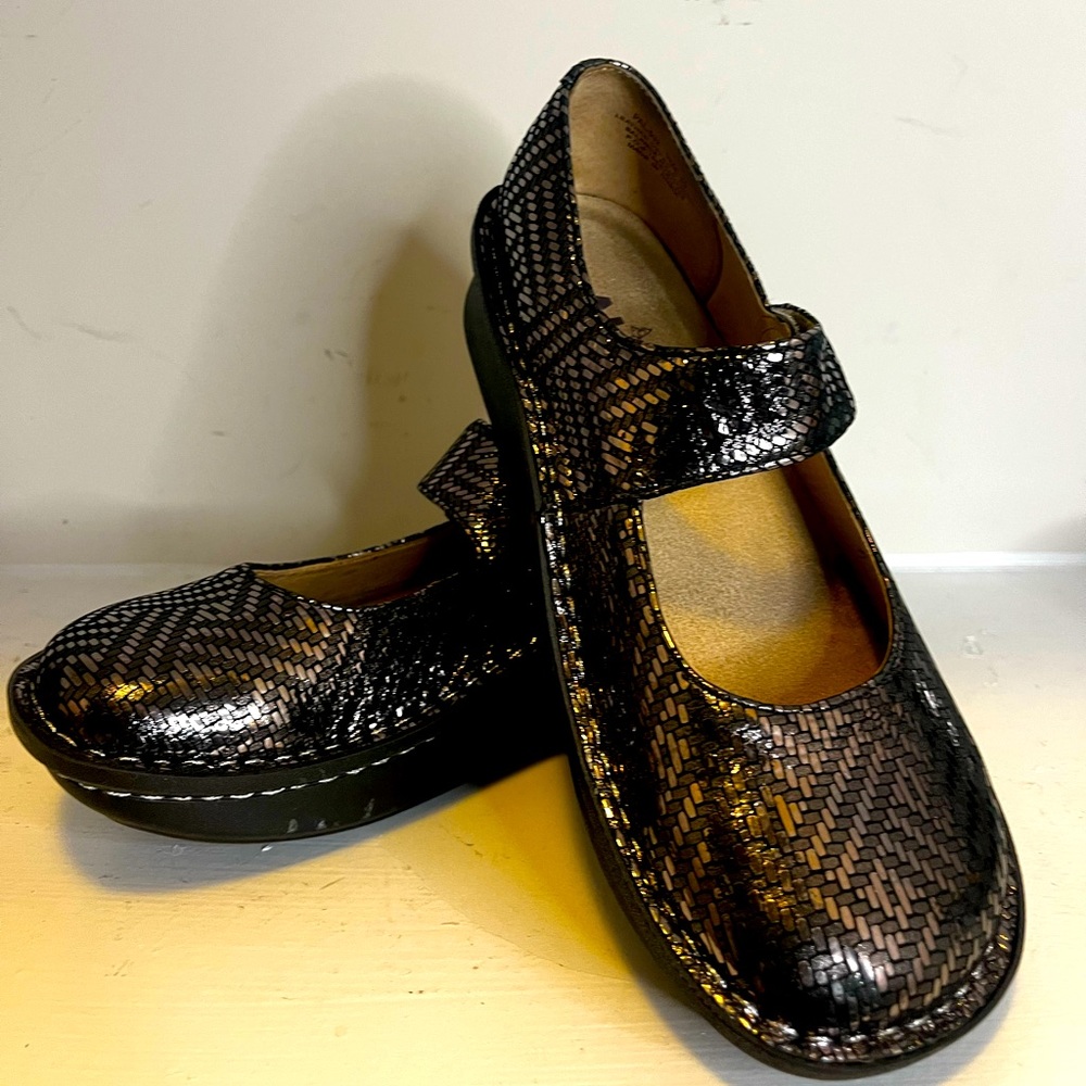 Algeria Shoes Metallic Pattern Size 5.5 (36)